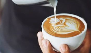 Research on China's New Consumption Trends and Cross border Market Access in 2025: Policy Environment, Industrial Upgrading, and the Path of International Brands Entering China